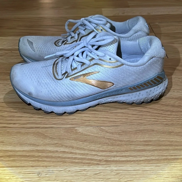 Brooks Adrenaline GTS 20 - Picture 1 of 10